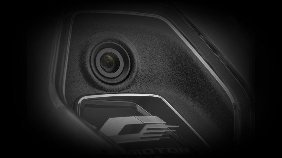 QJMOTOR MTX 125: Υβριδικό 15 ίππων με κάμερα και topbox